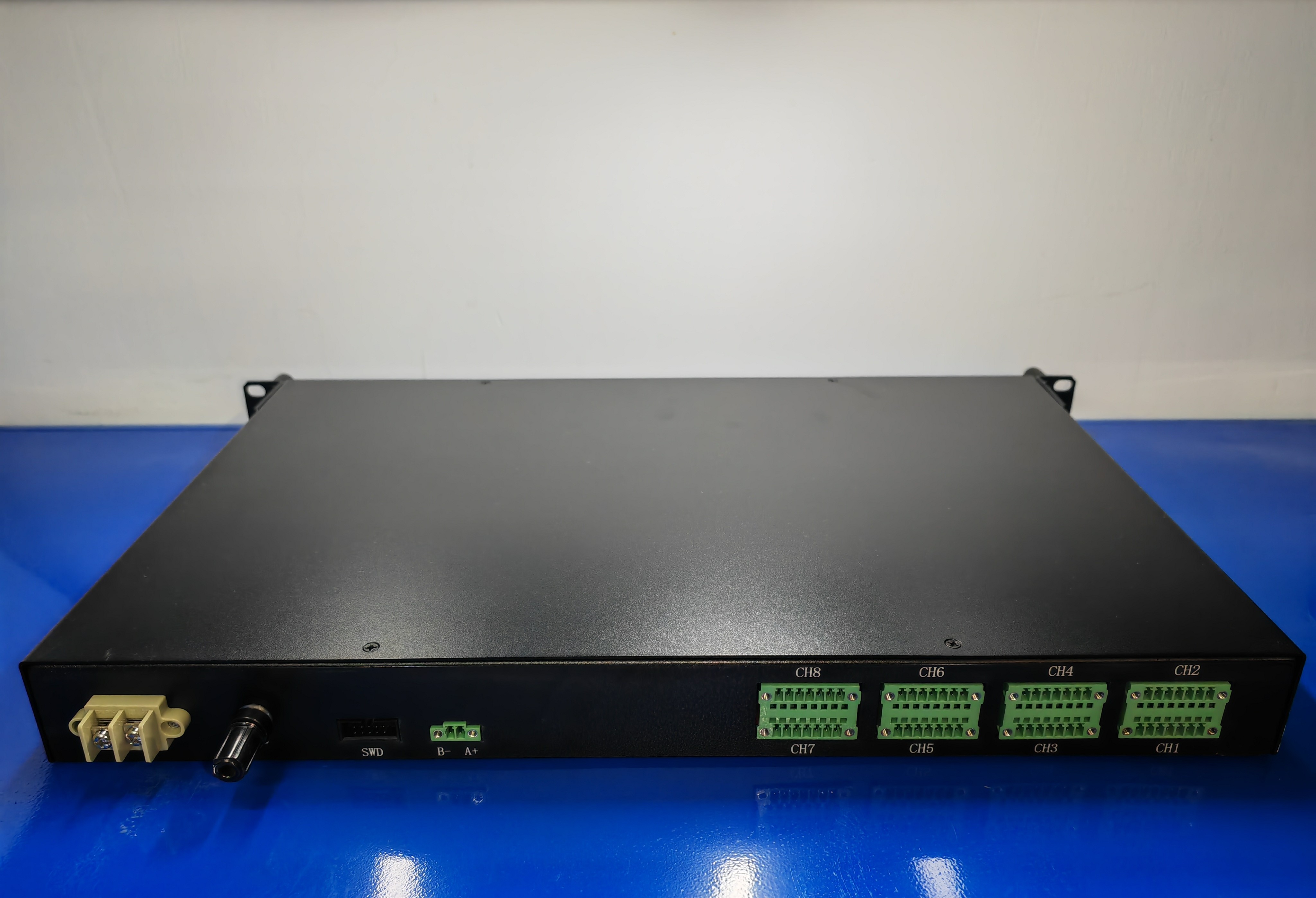 8通(tōng)道(dào)放(fàng)大(dà)器(qì)